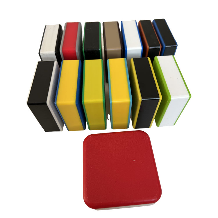 Plăcă tri-color din polietilenă